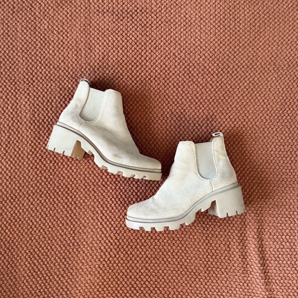 Tan suede Steve Madden chunky sole ankle boots. Women’s Size 9